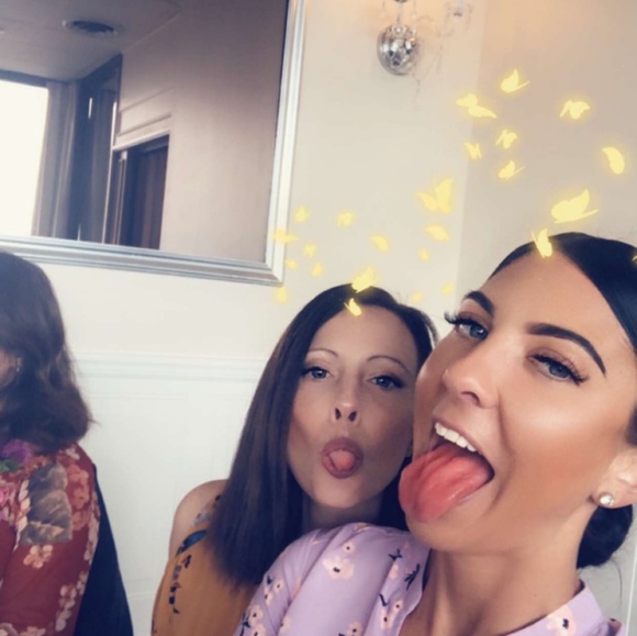 Meet your Posher, Desiree - Picture 2 of 2